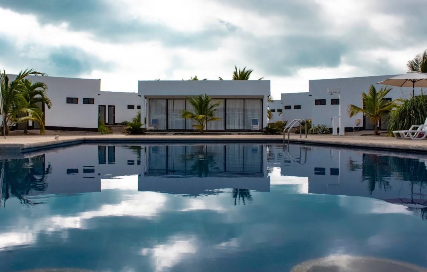 Piscina La Perla Suiza